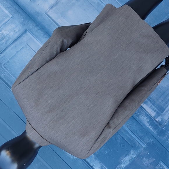 Bonelli Men's (3) Button Lux Blazer. - Picture 11 of 17